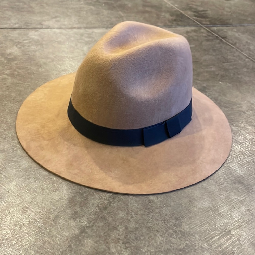Wool brimmed hat with black band